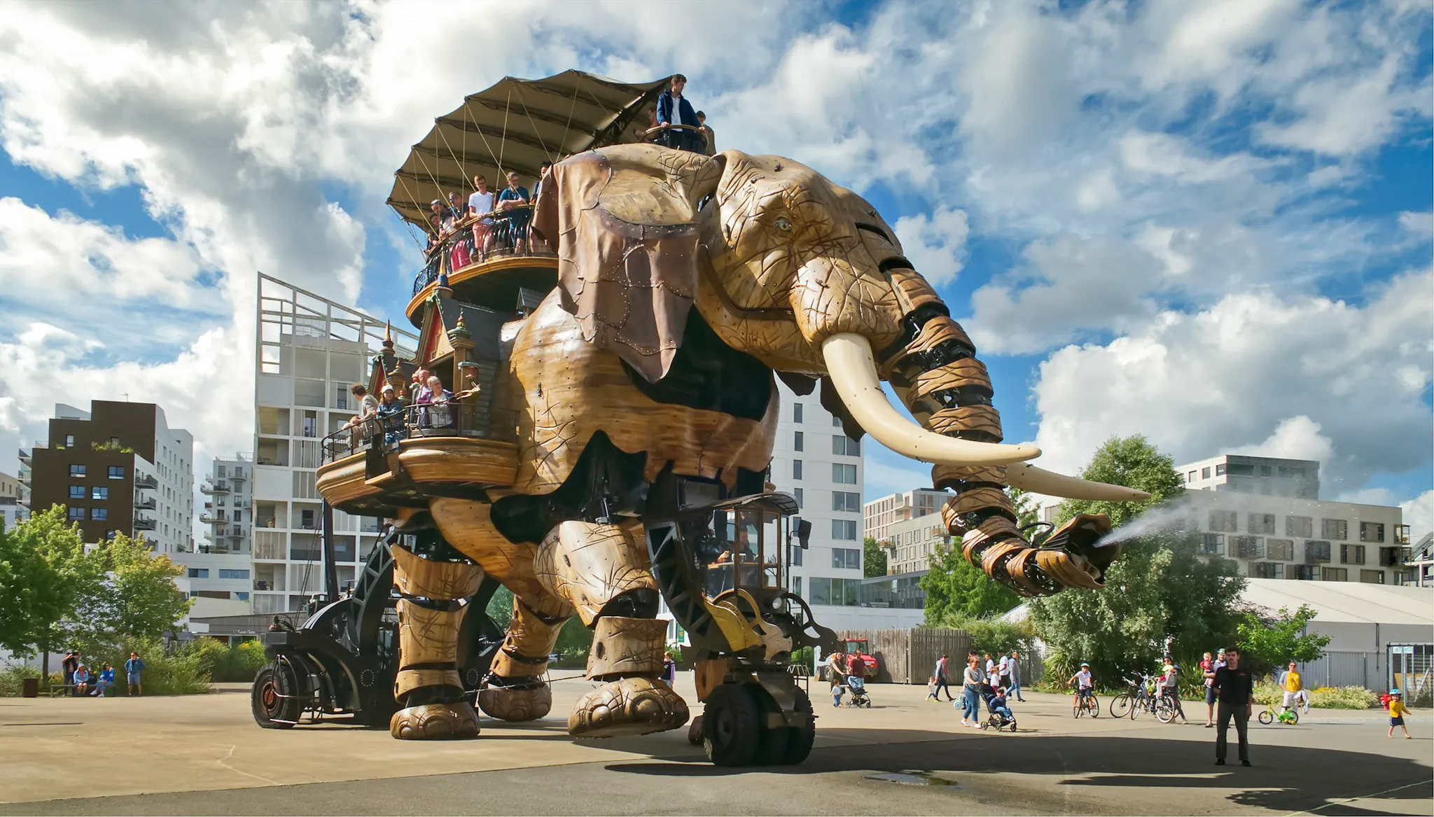 Voyages depuis Nantes - Machine de l’Île et Grand Éléphant de Nantes, symbole du départ vers l’Europe et la Méditerranée
