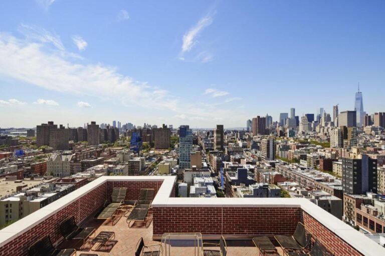 Vue sur New York depuis le rooftop de The Ludlow Hotel